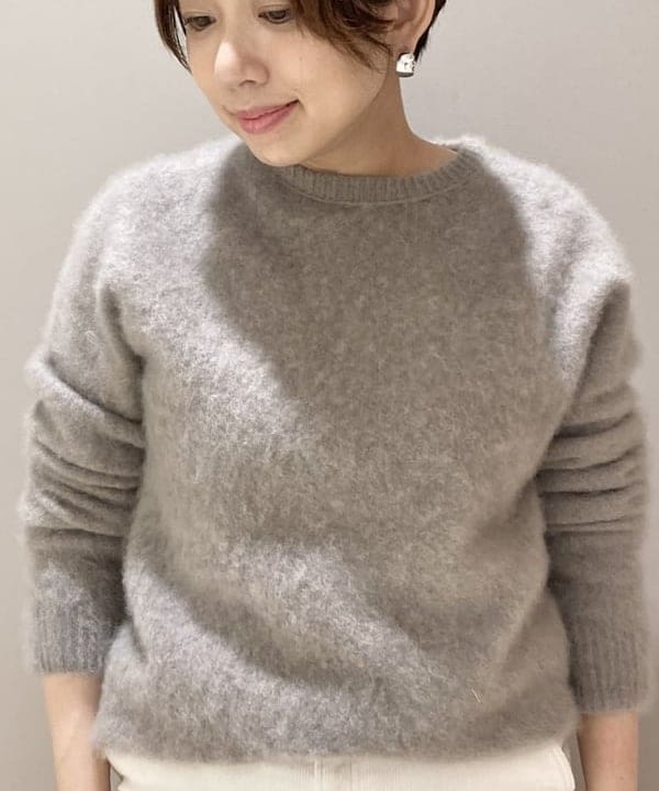 塚越 有紀さんの「BEAMS WOMEN｜AENEIS / レトロリーフ スカーフ」を使ったコーディネート