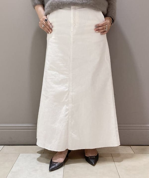 塚越 有紀さんの「BEAMS WOMEN｜AENEIS / レトロリーフ スカーフ」を使ったコーディネート