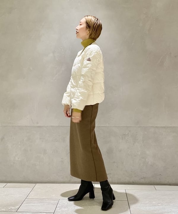 丸山 真菜美さんの「BEAMS WOMEN｜ANGEL ALARCON / スタックヒール ショートブーツ」を使ったコーディネート