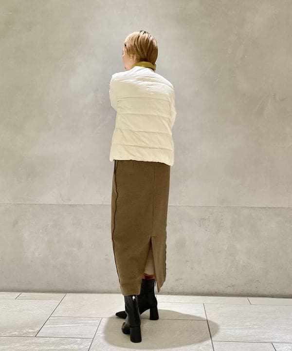 丸山 真菜美さんの「BEAMS WOMEN｜ANGEL ALARCON / スタックヒール ショートブーツ」を使ったコーディネート