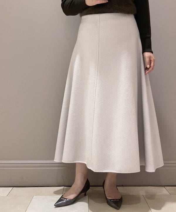 塚越 有紀さんの「BEAMS WOMEN｜Demi-Luxe BEAMS / ウール リバースカート」を使ったコーディネート