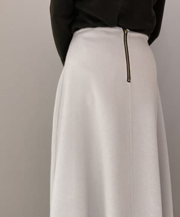 塚越 有紀さんの「BEAMS WOMEN｜Demi-Luxe BEAMS / ウール リバースカート」を使ったコーディネート