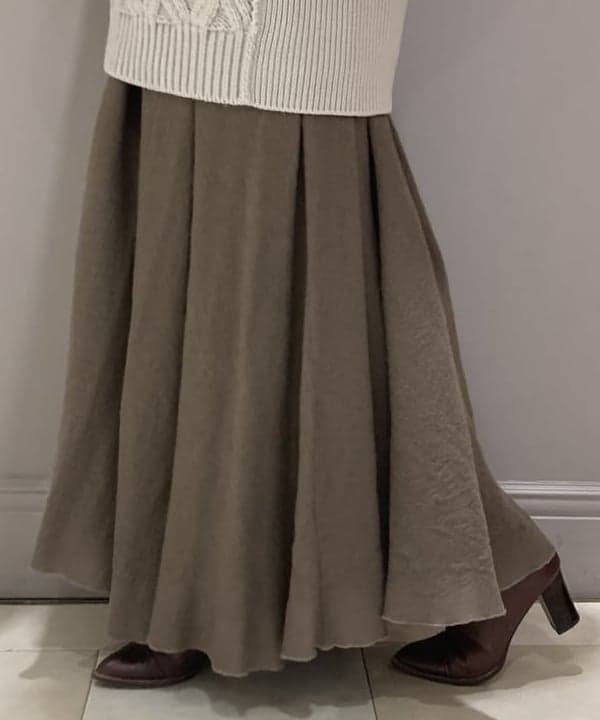 塚越 有紀さんの「BEAMS WOMEN｜AK+1 / 2WAY ウールマキシスカート 21AW」を使ったコーディネート