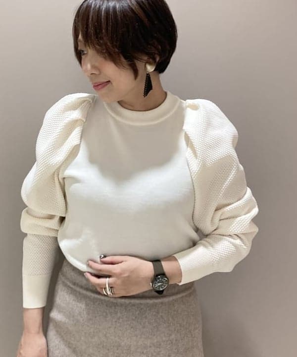 塚越 有紀さんの「BEAMS WOMEN｜Demi-Luxe BEAMS / ハニカムスリーブ プルオーバー」を使ったコーディネート