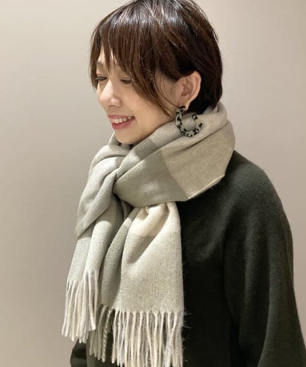 塚越 有紀さんの「BEAMS WOMEN｜AK+1 / ラグランスリーブ ニットワンピース」を使ったコーディネート