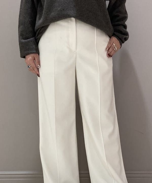 塚越 有紀さんの「BEAMS WOMEN｜Demi-Luxe BEAMS / カシミヤ ラグラン ハイネックニット」を使ったコーディネート