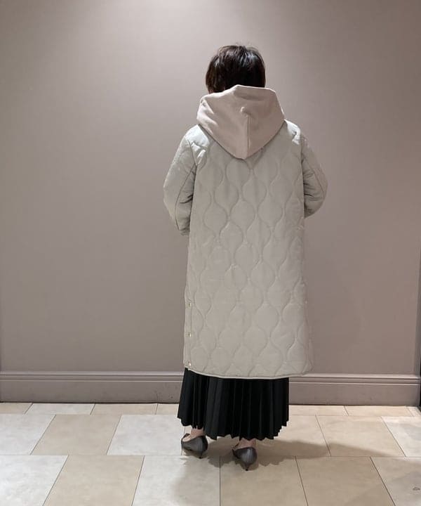 塚越 有紀さんの「BEAMS WOMEN｜AK＋1 / フーデッドパーカ」を使ったコーディネート