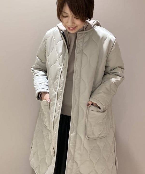 塚越 有紀さんの「BEAMS WOMEN｜AK＋1 / フーデッドパーカ」を使ったコーディネート