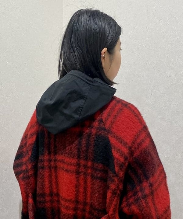 ミナミマリコさんの「BEAMS WOMEN｜【別注】BUZZ RICKSON'S / チノパンツ」を使ったコーディネート