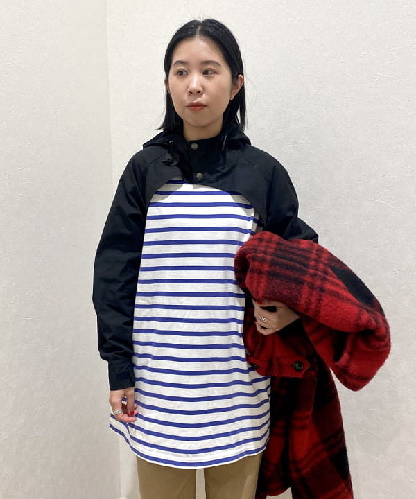 ミナミマリコさんの「BEAMS WOMEN｜【別注】BUZZ RICKSON'S / チノパンツ」を使ったコーディネート