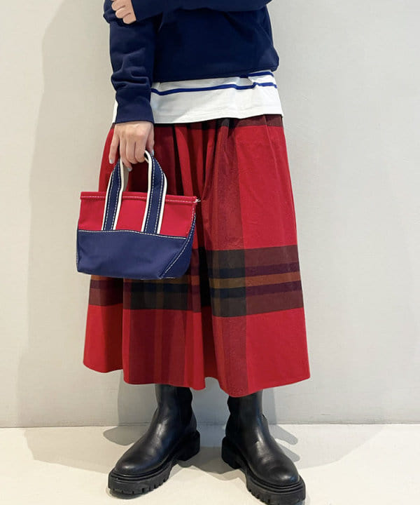 ハルカワエさんの「BEAMS WOMEN｜L.L.Bean &times; BEAMS PLUS ＆ BEAMS BOY / Deep Bottom Deluxe Boat and Tote Mini」を使ったコーディネート