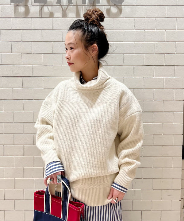 清水 彩乃さんの「BEAMS WOMEN｜L.L.Bean × BEAMS PLUS ＆ BEAMS BOY / Deep Bottom Deluxe Boat and Tote Mini」を使ったコーディネート
