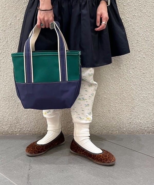 清水 彩乃さんの「BEAMS WOMEN｜L.L.Bean / Deep Bottom Deluxe Boat and Tote S」を使ったコーディネート