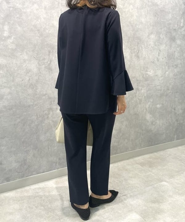 越智 里美さんの「BEAMS WOMEN｜トリアセ 1タック パンツ＊」を使ったコーディネート