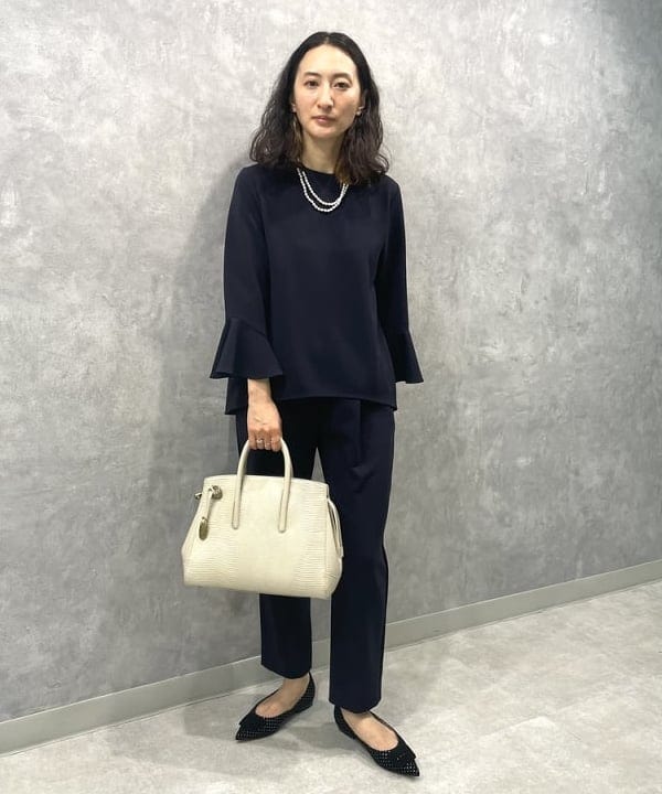 越智 里美さんの「BEAMS WOMEN｜トリアセ 1タック パンツ＊」を使ったコーディネート