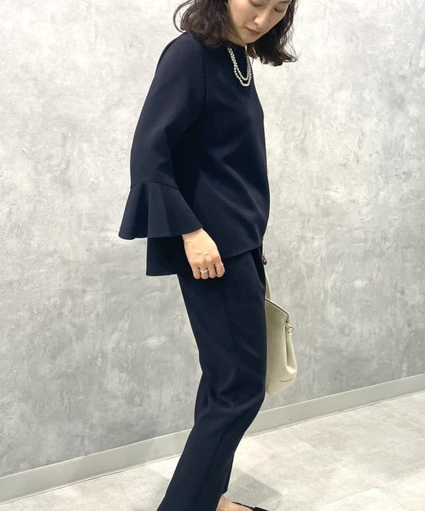 越智 里美さんの「BEAMS WOMEN｜トリアセ 1タック パンツ＊」を使ったコーディネート