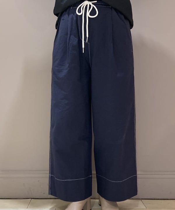 塚越 有紀さんの「BEAMS WOMEN｜ANGEL ALARCON / スタックヒール ショートブーツ」を使ったコーディネート