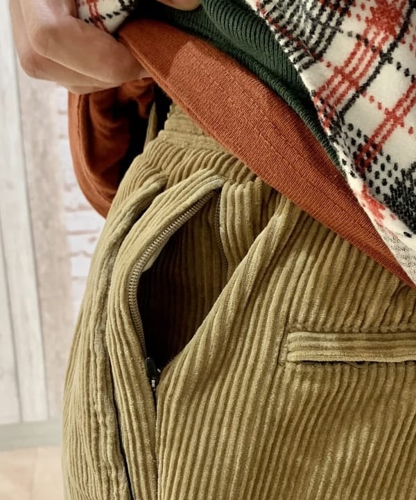 戸次 裕星さんの「BEAMS WOMEN｜BEAMS / ウェビング バギーパンツ」を使ったコーディネート