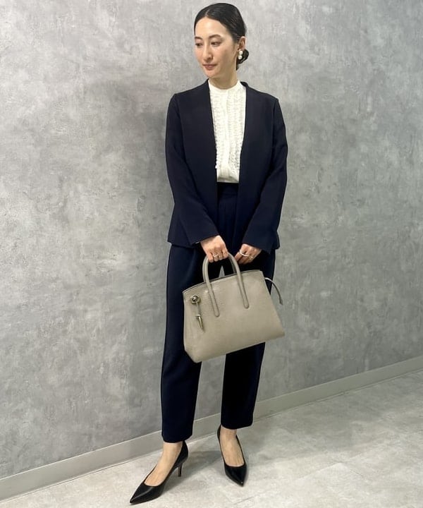 越智 里美さんの「BEAMS WOMEN｜トリアセ ペプラムジャケット＊」を使ったコーディネート