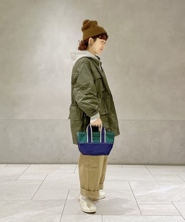 原口 愛さんの「BEAMS WOMEN｜L.L.Bean &times; BEAMS PLUS ＆ BEAMS BOY / Deep Bottom Deluxe Boat and Tote Mini」を使ったコーディネート