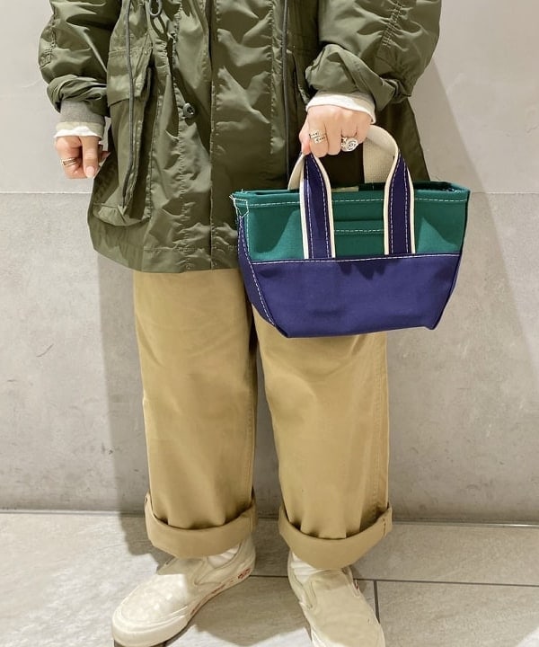 原口 愛さんの「BEAMS WOMEN｜L.L.Bean &times; BEAMS PLUS ＆ BEAMS BOY / Deep Bottom Deluxe Boat and Tote Mini」を使ったコーディネート