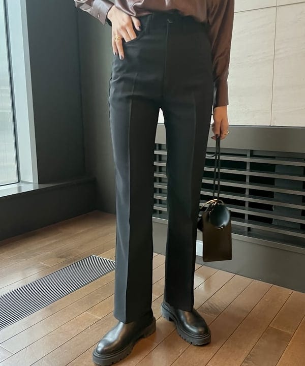 cammyさんの「BEAMS WOMEN｜BEAMS LIGHTS / ツイル ストレッチ フレアパンツ」を使ったコーディネート