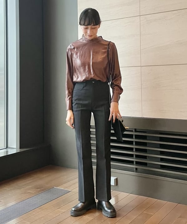 cammyさんの「BEAMS WOMEN｜BEAMS LIGHTS / ツイル ストレッチ フレアパンツ」を使ったコーディネート
