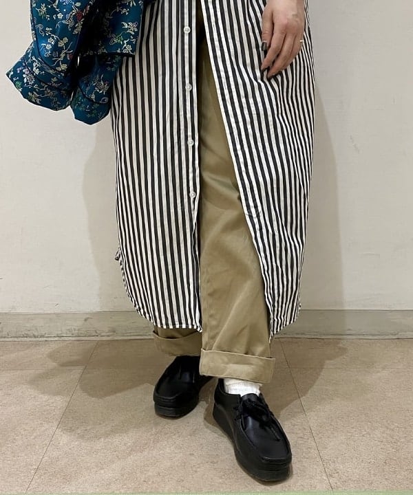 吉野 多恵さんの「BEAMS WOMEN｜【別注】BUZZ RICKSON'S / チノパンツ」を使ったコーディネート