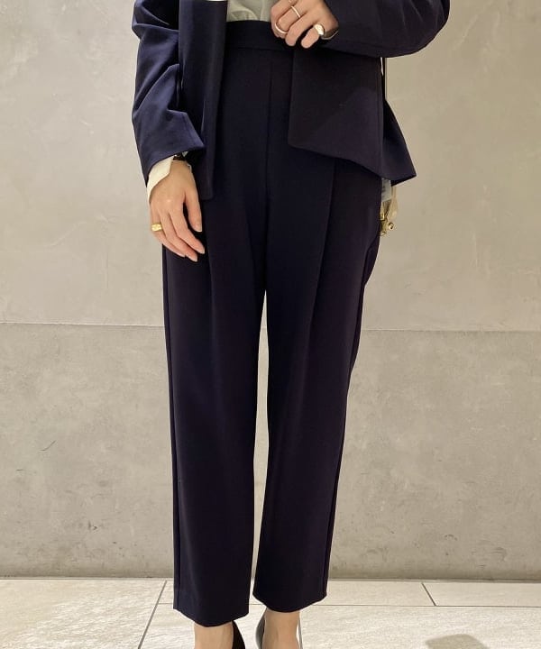 丸山 真菜美さんの「BEAMS WOMEN｜トリアセ カラーレスジャケット＊」を使ったコーディネート