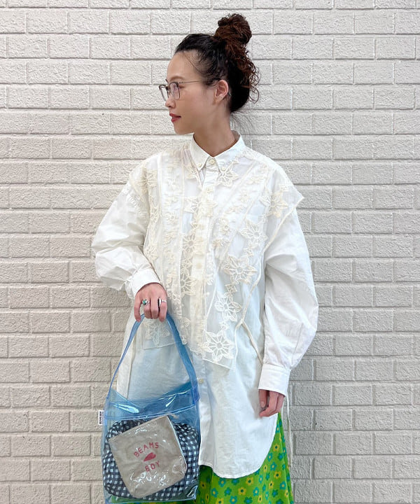 清水 彩乃さんの「BEAMS WOMEN｜BEAMS BOY / BB ロゴ ポーチ」を使ったコーディネート