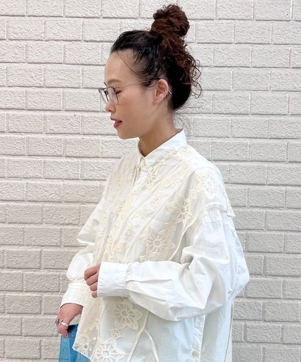 清水 彩乃さんの「BEAMS WOMEN｜BEAMS BOY / BB ロゴ ポーチ」を使ったコーディネート