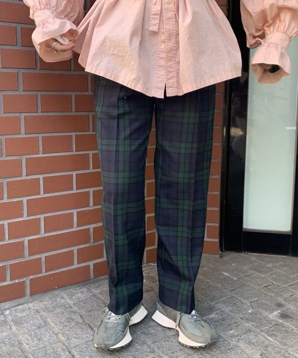 まつむさんの「BEAMS WOMEN｜BEAMS BOY / ポリエステル ウール シンチ バック スラックス」を使ったコーディネート