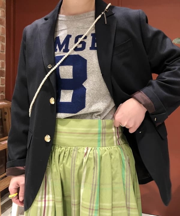 イシイ サオリさんの「BEAMS WOMEN｜BEAMS BOY / ポリエステル ウール 3ボタン ブレザー」を使ったコーディネート