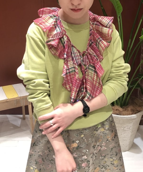 イシイ サオリさんの「BEAMS WOMEN｜SCREEN STARS &times; BEAMS BOY / 別注 ピグメント クルー スウェット」を使ったコーディネート