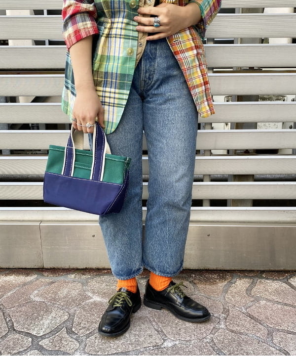 EMORIさんの「BEAMS WOMEN｜L.L.Bean × BEAMS PLUS ＆ BEAMS BOY / Deep Bottom Deluxe Boat and Tote Mini」を使ったコーディネート
