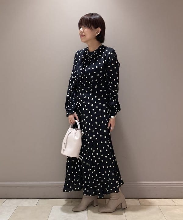 塚越 有紀さんの「BEAMS WOMEN｜Demi-Luxe BEAMS / ドット プリントワンピース」を使ったコーディネート