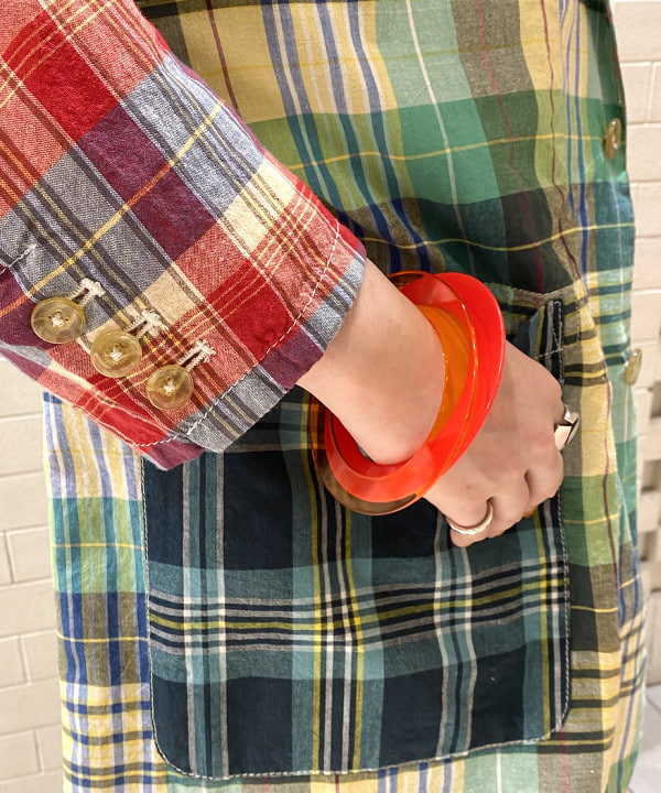 吉野 多恵さんの「BEAMS WOMEN｜BEAMS BOY / ポリエステル ウール シンチ バック スラックス」を使ったコーディネート