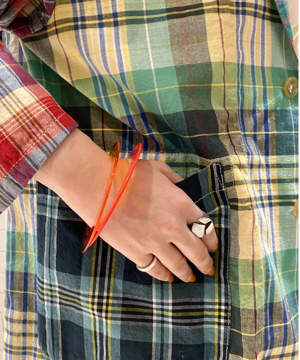 吉野 多恵さんの「BEAMS WOMEN｜BEAMS BOY / ポリエステル ウール シンチ バック スラックス」を使ったコーディネート