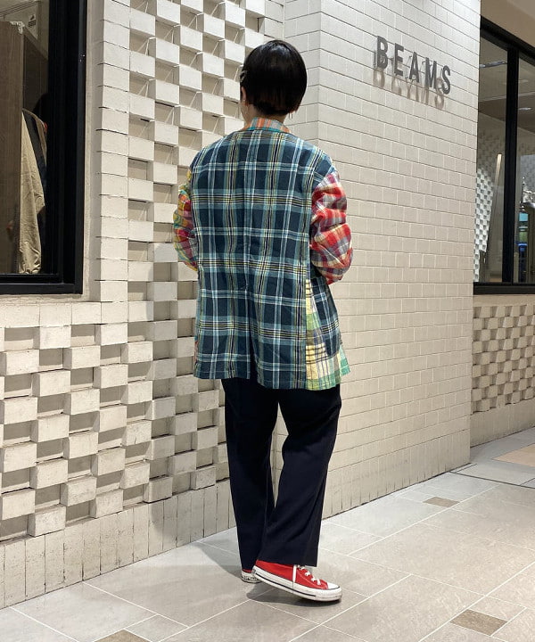 吉野 多恵さんの「BEAMS WOMEN｜BEAMS BOY / ポリエステル ウール シンチ バック スラックス」を使ったコーディネート