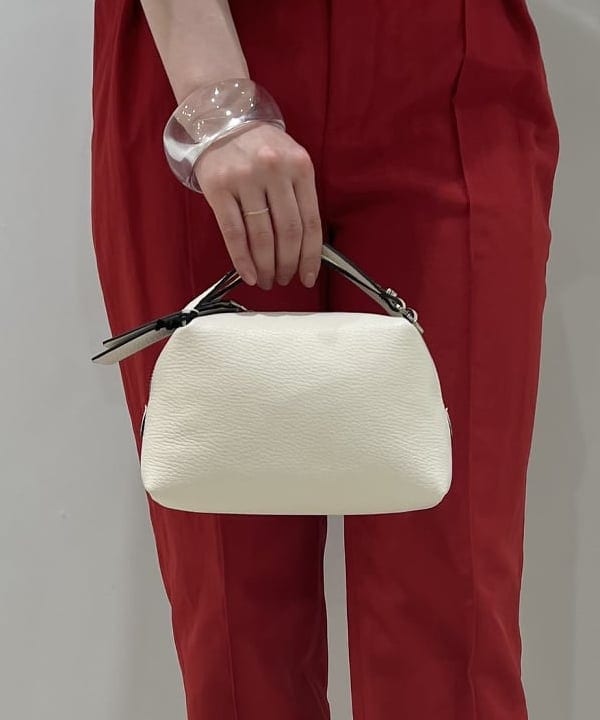 大川 美咲さんの「BEAMS WOMEN｜PHILIPPE AUDIBERT / 別注 Millie ブレスレット ゴールド」を使ったコーディネート