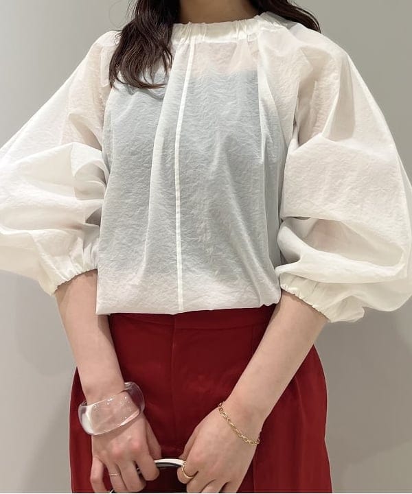 大川 美咲さんの「BEAMS WOMEN｜PHILIPPE AUDIBERT / 別注 Millie ブレスレット ゴールド」を使ったコーディネート