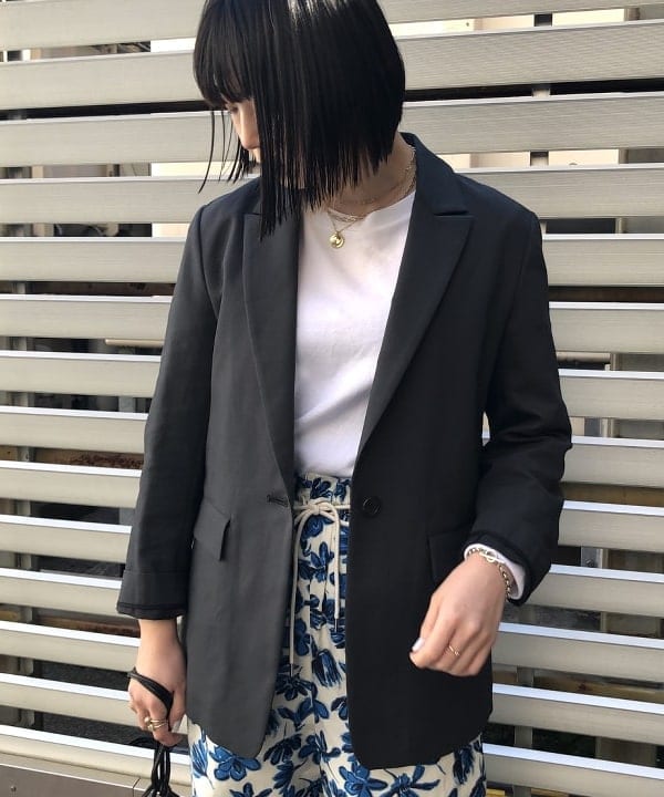 篠崎 香月さんの「BEAMS WOMEN｜PHILIPPE AUDIBERT × Demi-Luxe BEAMS / 別注 Millie ネックレス ゴールド」を使ったコーディネート