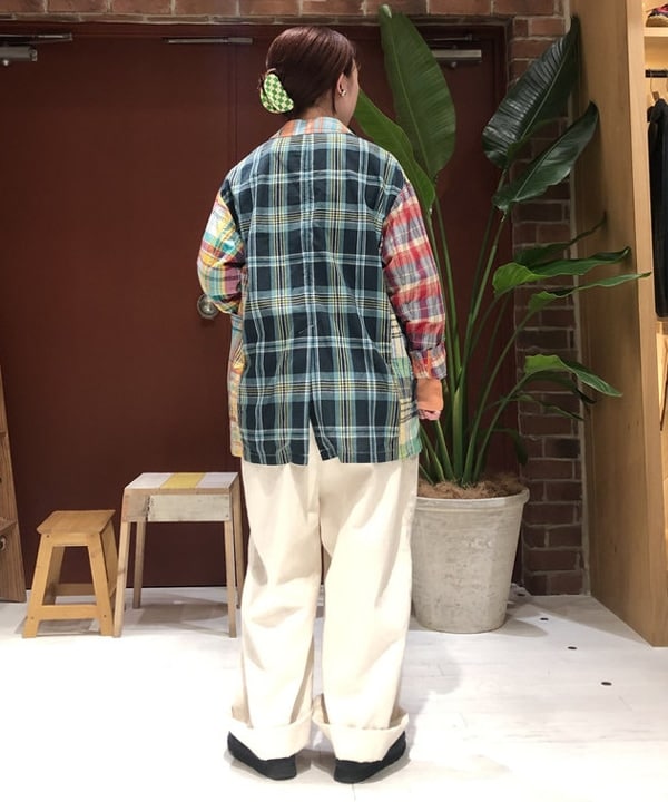 イシイ サオリさんの「BEAMS WOMEN｜BEAMS BOY / ビッグ ワーク オーバーオール」を使ったコーディネート