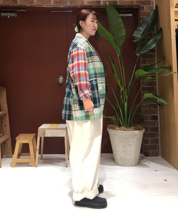 イシイ サオリさんの「BEAMS WOMEN｜BEAMS BOY / ビッグ ワーク オーバーオール」を使ったコーディネート