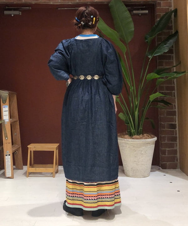 イシイ サオリさんの「BEAMS WOMEN｜orSlow / Cotton linen Denim One-piece」を使ったコーディネート