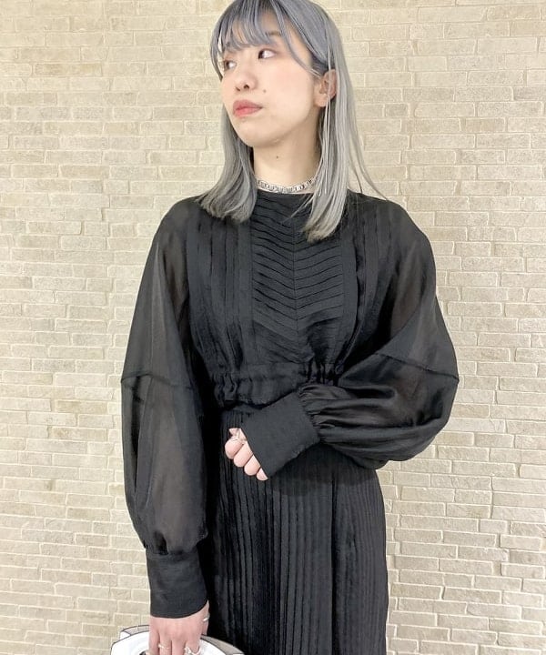 椎葉 未琴さんの「BEAMS WOMEN｜FUMIE＝TANAKA × Ray BEAMS / 別注 チェーン イヤーカフ」を使ったコーディネート