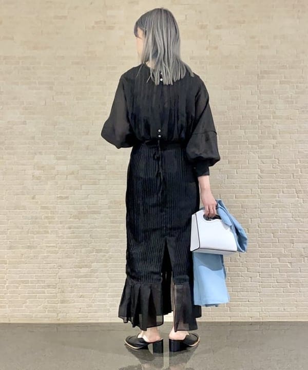 椎葉 未琴さんの「BEAMS WOMEN｜FUMIE＝TANAKA × Ray BEAMS / 別注 チェーン イヤーカフ」を使ったコーディネート
