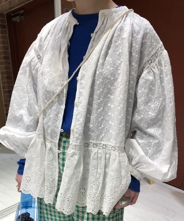 イシイ サオリさんの「BEAMS WOMEN｜BEAMS BOY / カラー クリア バッグ」を使ったコーディネート