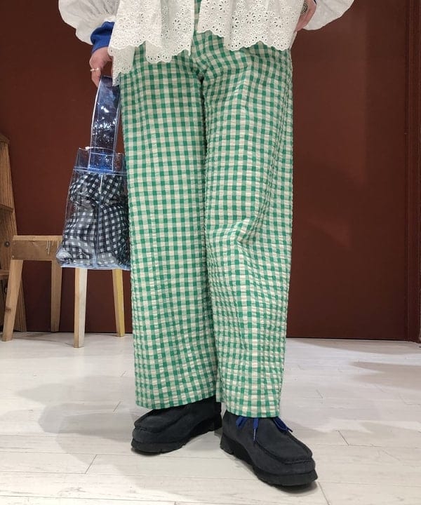 イシイ サオリさんの「BEAMS WOMEN｜BEAMS BOY / カラー クリア バッグ」を使ったコーディネート