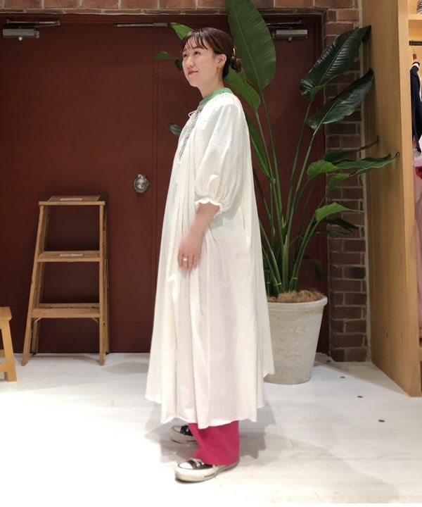 イシイ サオリさんの「BEAMS WOMEN｜BEAMS BOY / ボーイ マルチボーダー クルーネック ショートスリーブ Tシャツ」を使ったコーディネート